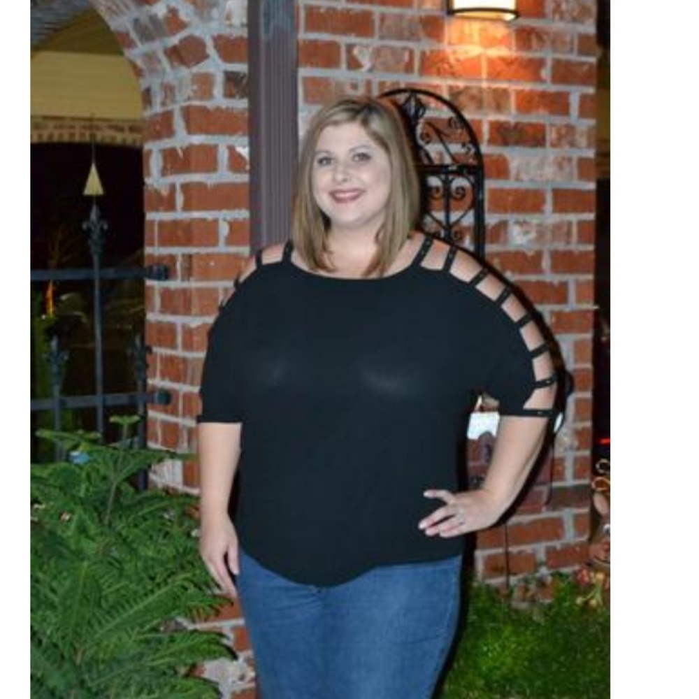 💋Host Pick💋 Black dress top with cut out sleeves